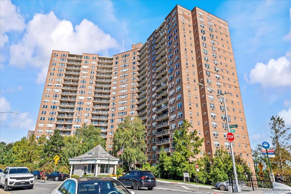 Skyview on the Hudson unit 1C, Bronx, NY 10471 - photo 1