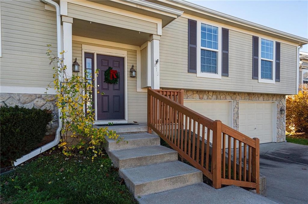 813 Glenview St, Leavenworth, KS 66048 - photo 1