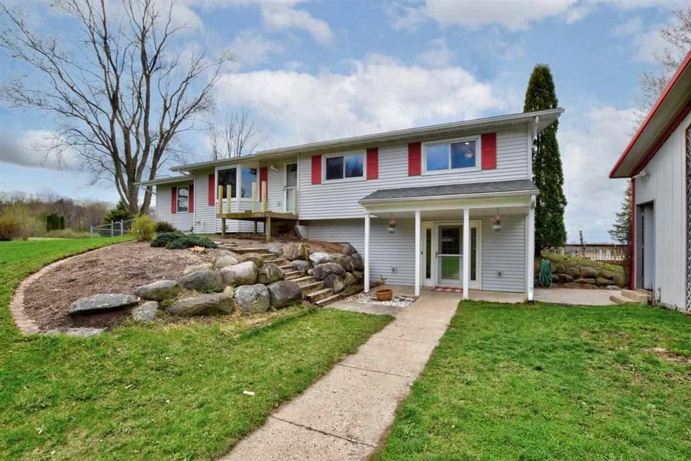 497 Sugar Hill Rd, Brooklyn, WI 53521 - photo 1