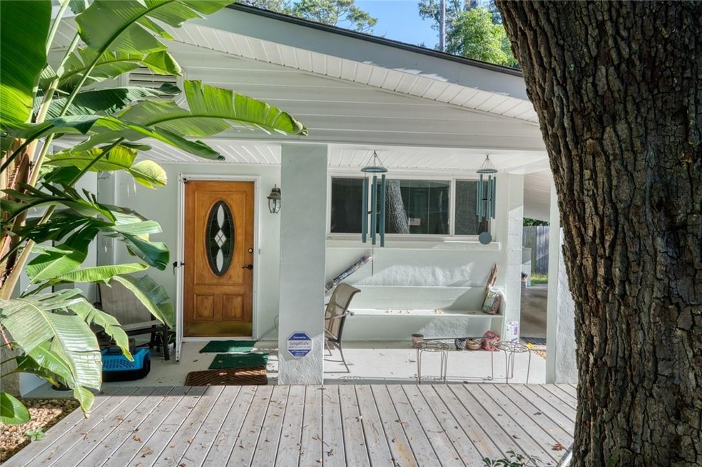 Entrance / Front Porch