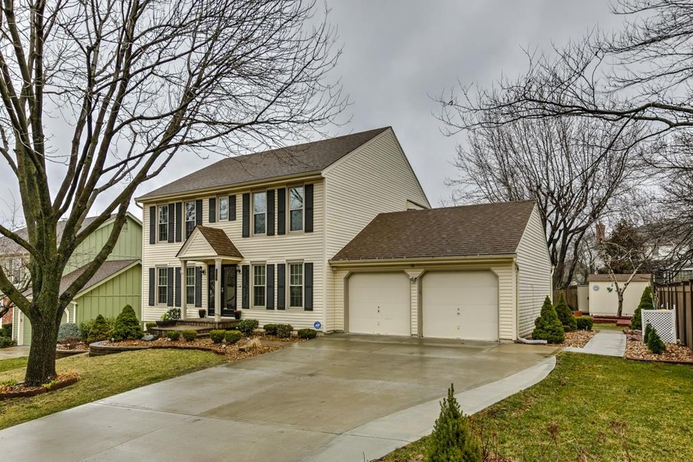 7933 Oakview Dr, Lenexa, KS 66215 - photo 1