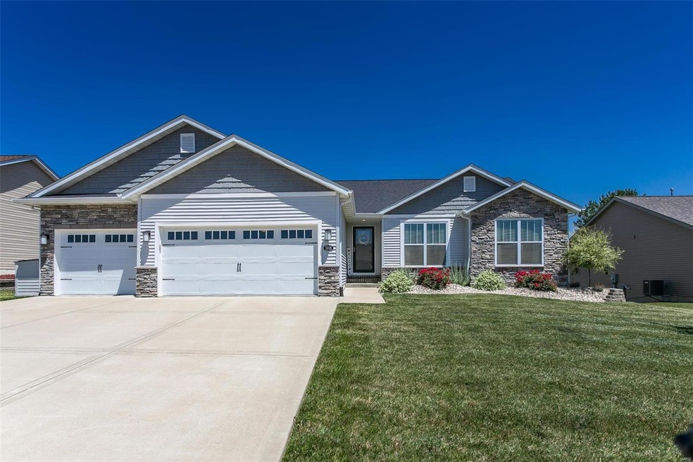 1916 Crimson Oak Dr, Maryville, IL 62062 - photo 1