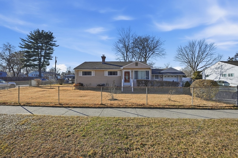 744 Bradley Rd, Springfield, MA 01109 - photo 1