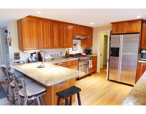 256 Hillcrest Rd, Needham, MA 02492 - photo 1