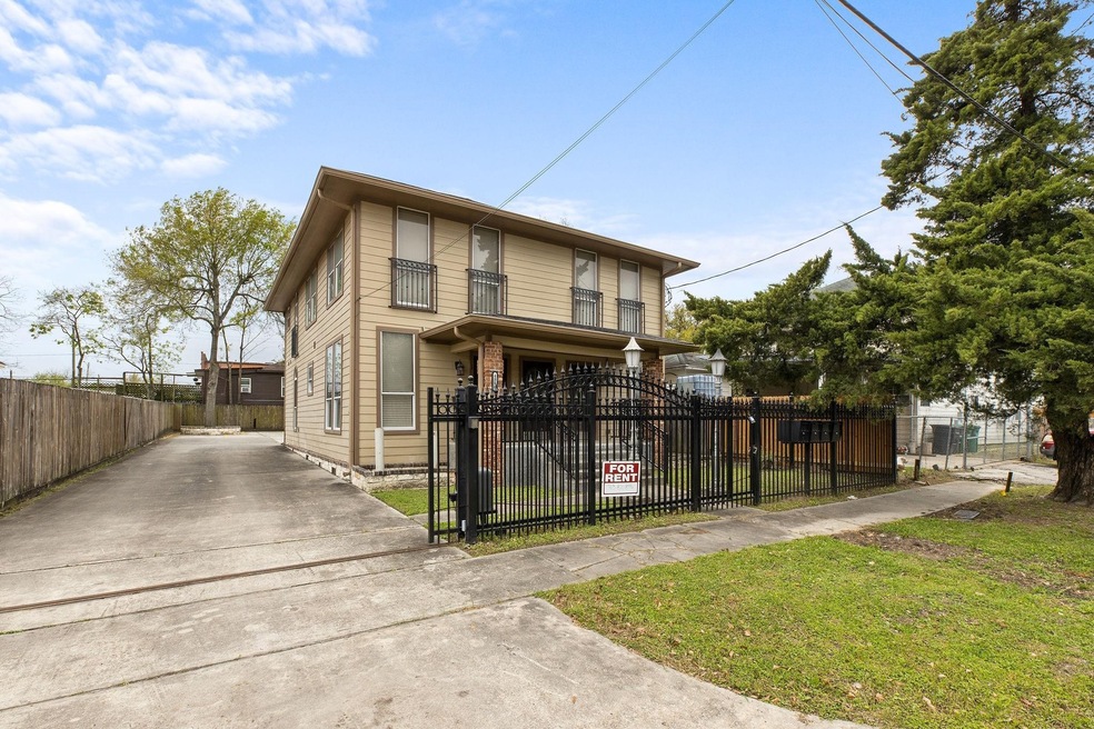 4306 Wilmer St unit 2, Houston, TX 77003 - photo 1