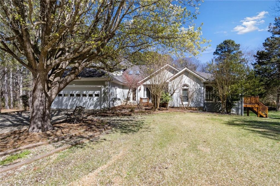 View of front facade featuring front lawn