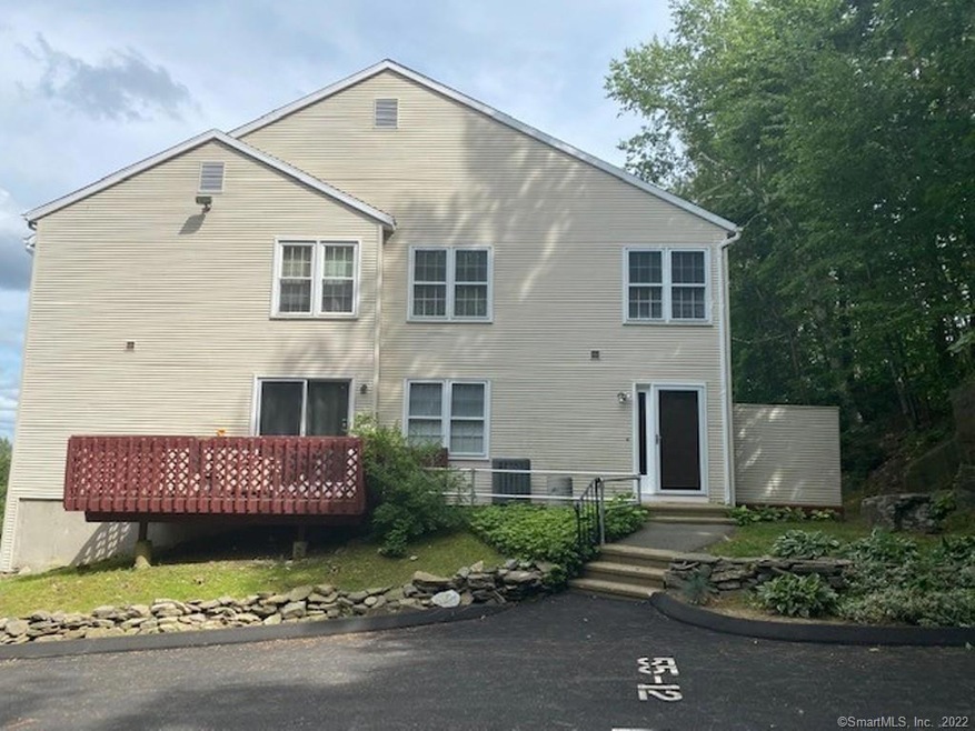55 Deerwood Ln unit 12, Waterbury, CT 06704 - photo 1