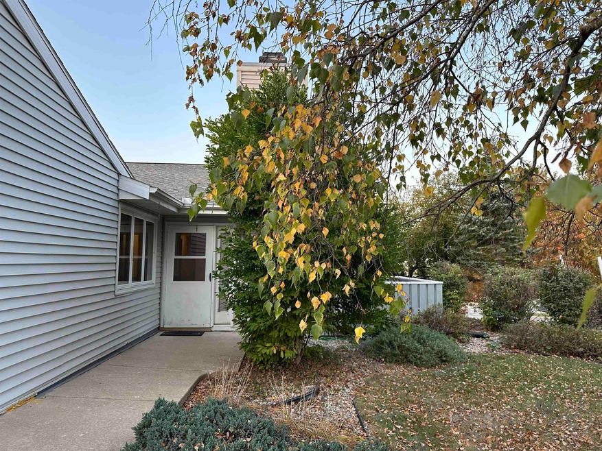 702 Clearview Dr unit 4, Decorah, IA 52101 - photo 1