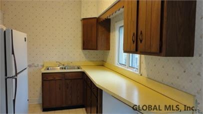 390 Mountain St, Albany, NY 12209 - photo 1