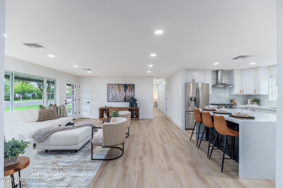 3035 E Montecito Ave 01