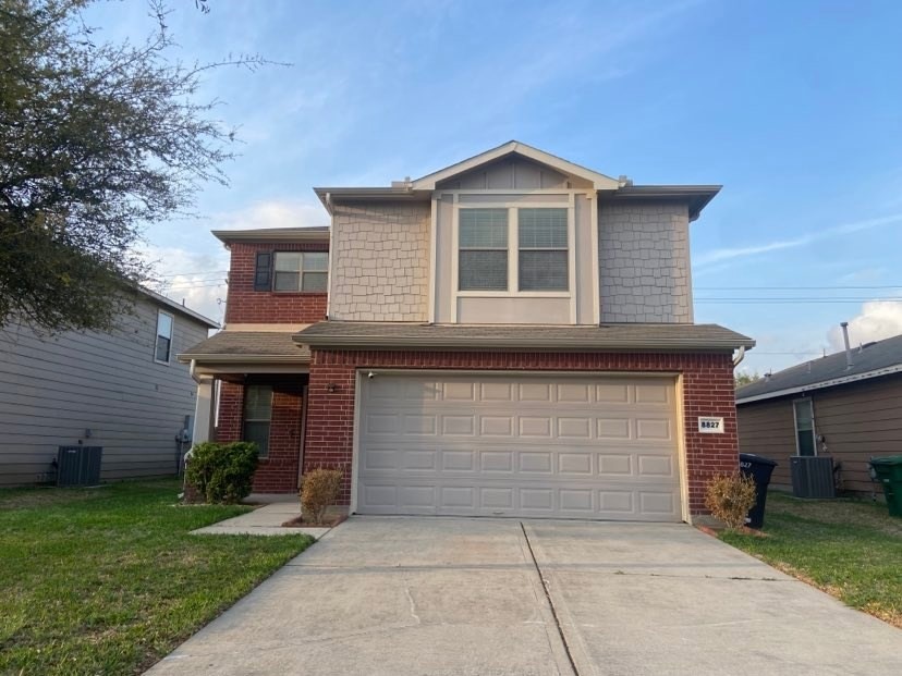 8827 Summerset Meadow Ct, Houston, TX 77075 - photo 1
