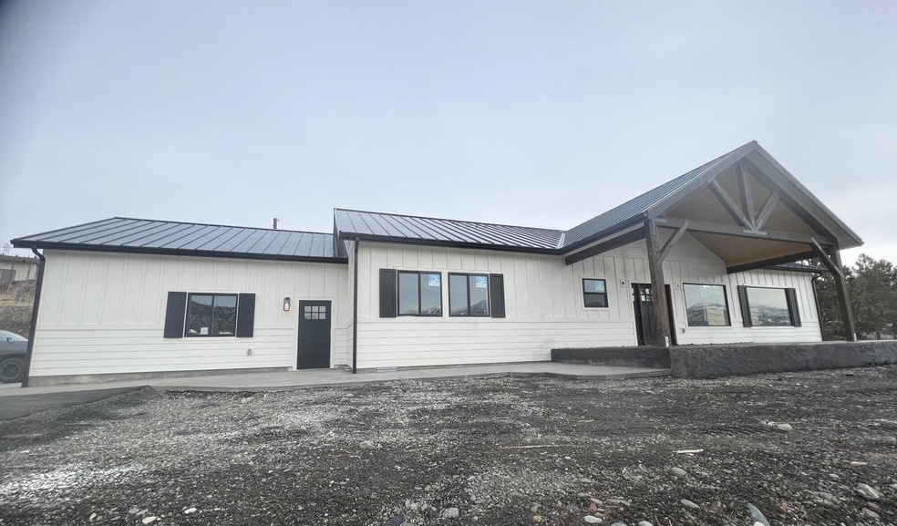 857 NW Bridge St, John Day, OR 97845 - photo 1