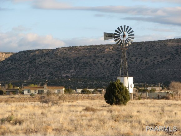 400 W Ahonen Rd, Paulden, AZ 86334 - photo 1