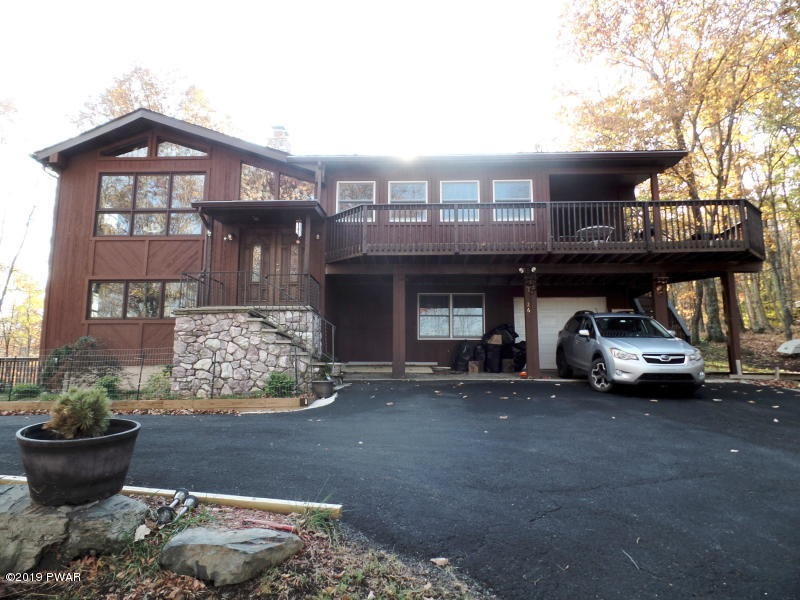 812 Litts Ct, Bushkill, PA 18324 - photo 1