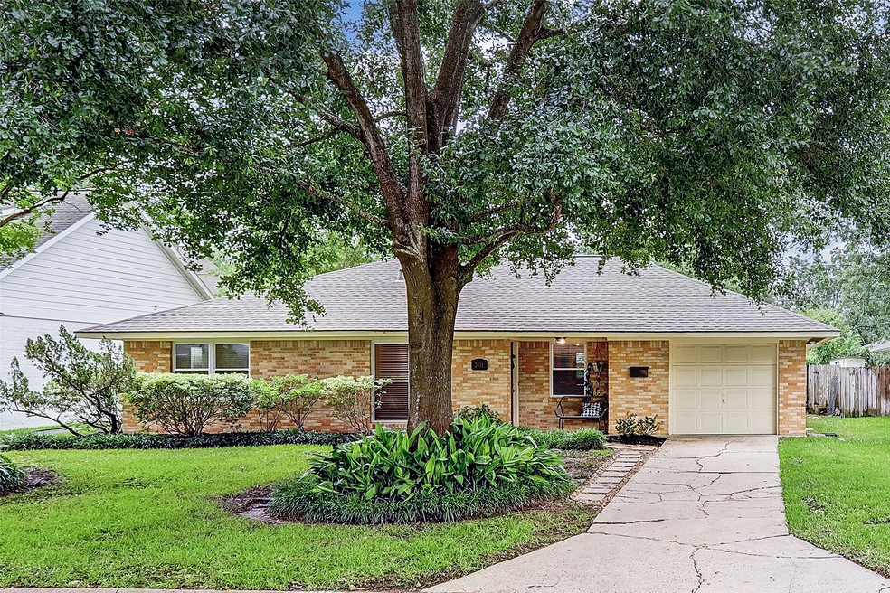 2011 Libbey Dr, Houston, TX 77018 - photo 1
