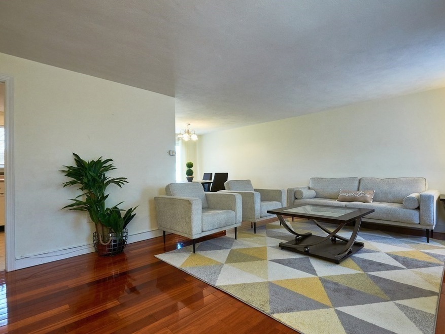 723 Hammond St unit 723, Chestnut Hill, MA 02467 - photo 1