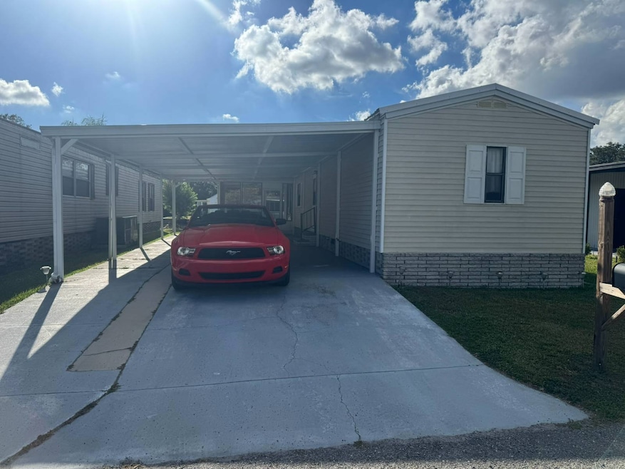 462 Falcon Crest W, Plant City, FL 33565 - photo 1