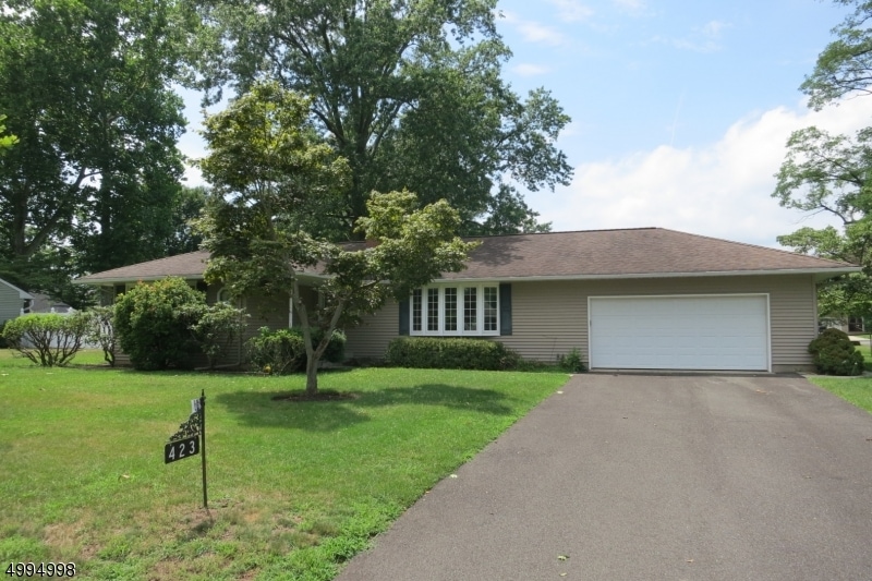 423 Main St, Middlesex, NJ 08846 - photo 1