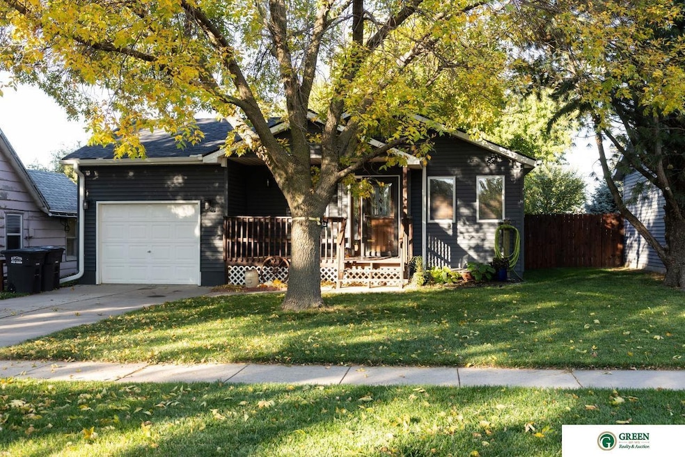 1721 N Platte Ave, York, NE 68467 - photo 1