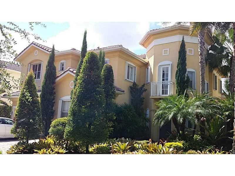 11352 NW 68th St, Doral, FL 33178 - photo 1