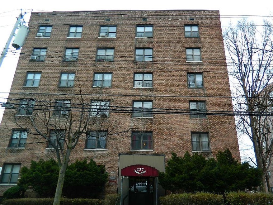 237 N Broadway unit 6E, Yonkers, NY 10701 - photo 1