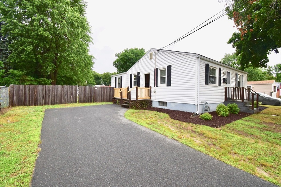 96 Redfern Dr, Springfield, MA 01109 - photo 1