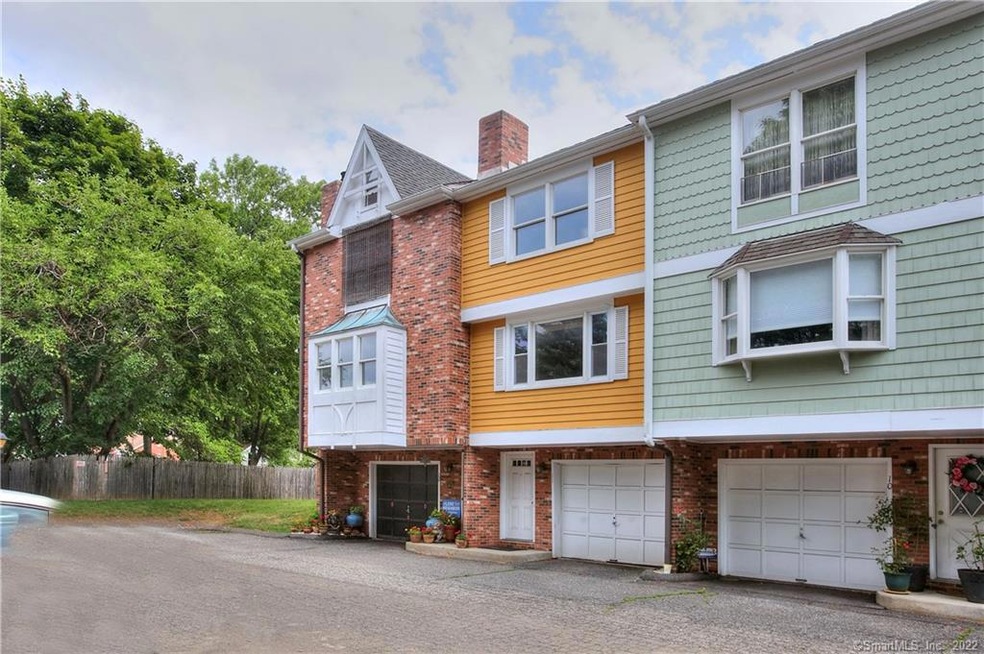 Welcome to Wade Commons! A small complex of 12 townhouses, tucked away in the Brooklawn area.