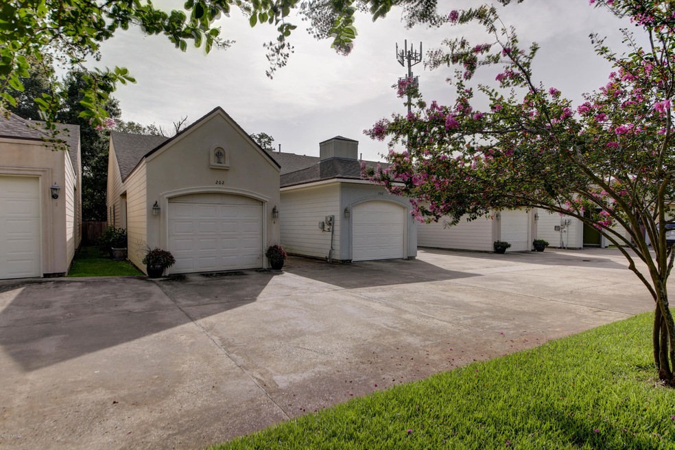 202 W Brentwood-2
