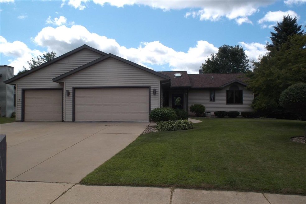 121 Village View Ct, Oregon, WI 53575 - photo 1