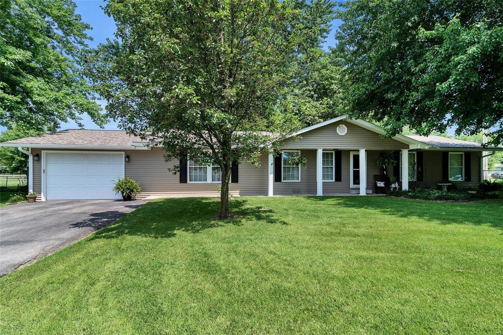 511 E Perry St, Maryville, IL 62062 - photo 1