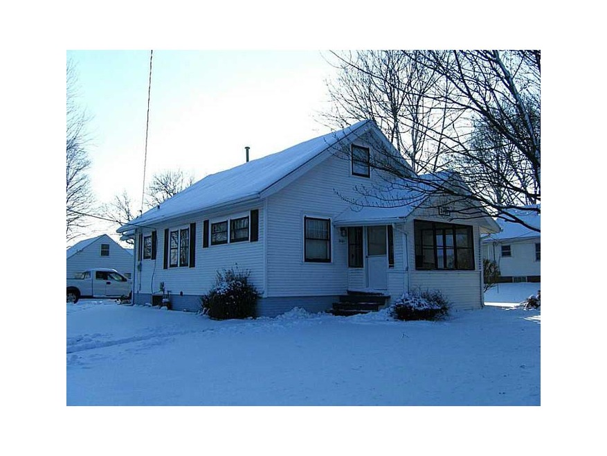 2101 Johnson Ave NW, Cedar Rapids, IA 52405 - photo 1