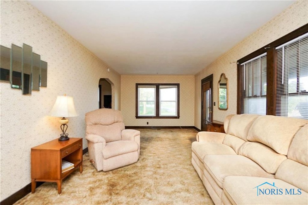 923 E Main Cross St, Findlay, OH 45840 - photo 1