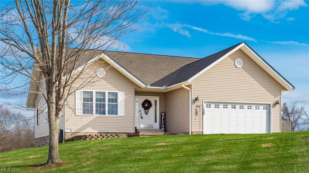 Ranch-style house with a front yard