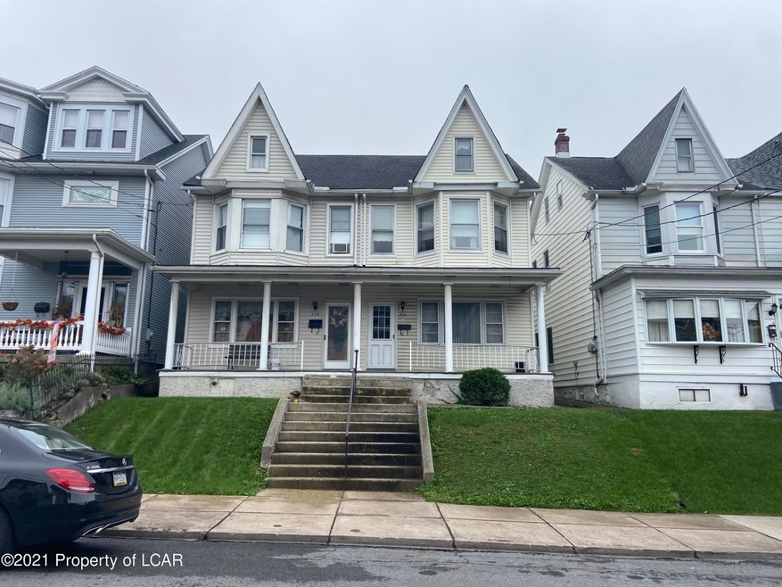 726 E Broad St, Tamaqua, PA 18252 - photo 1