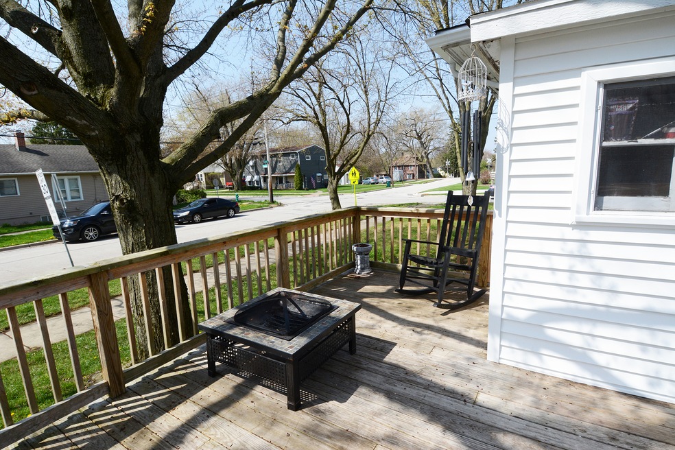 238 S Van Buren St, Batavia, IL 60510 - photo 1