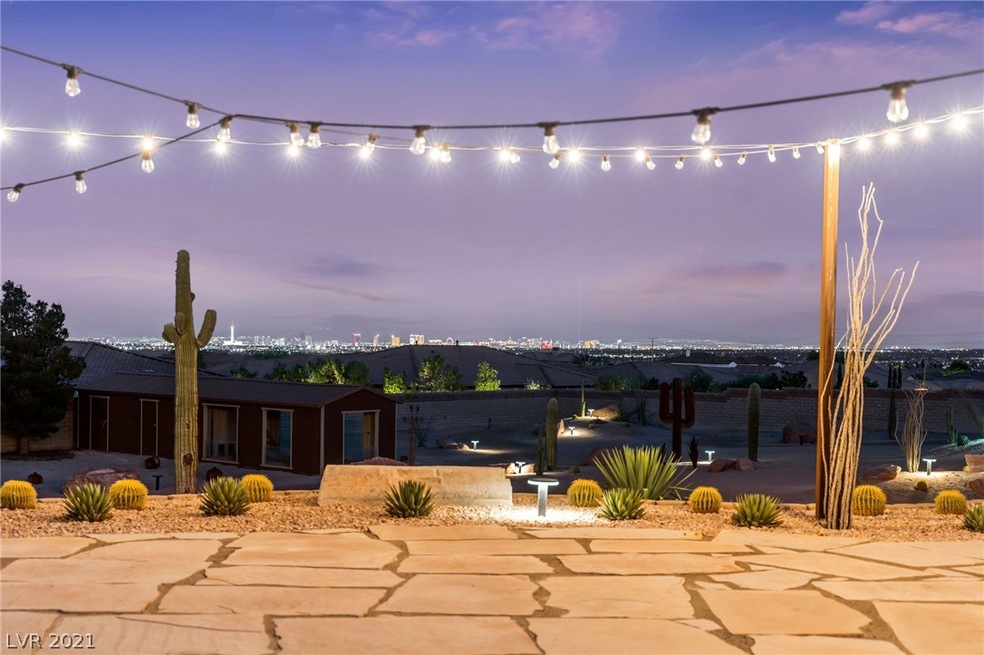 Flagstone Patio with unobstructed Views of the Las