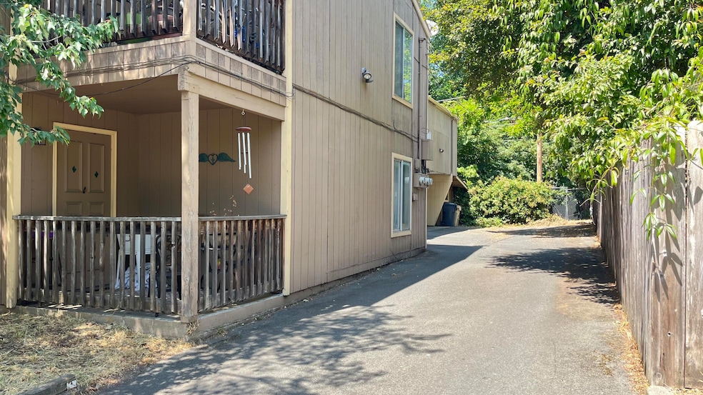 508 NW E St unit A,B,C, Grants Pass, OR 97526 - photo 1