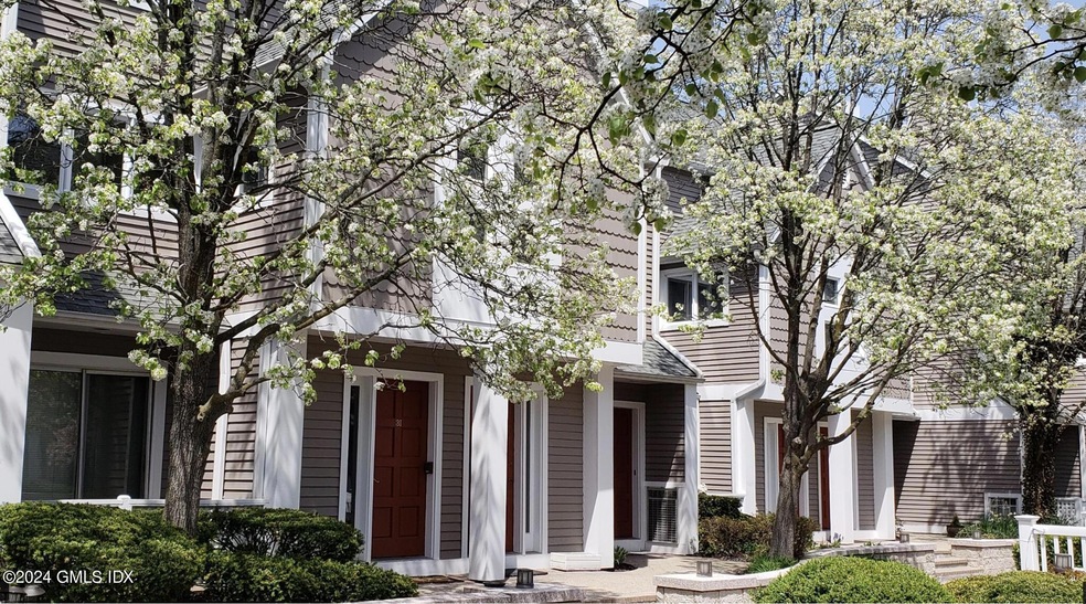 453 E Putnam Ave unit 3I, Cos Cob, CT 06807 - photo 1