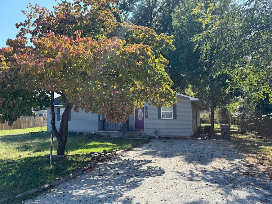 422 W 10th St, Grove, OK 74344 - photo 1