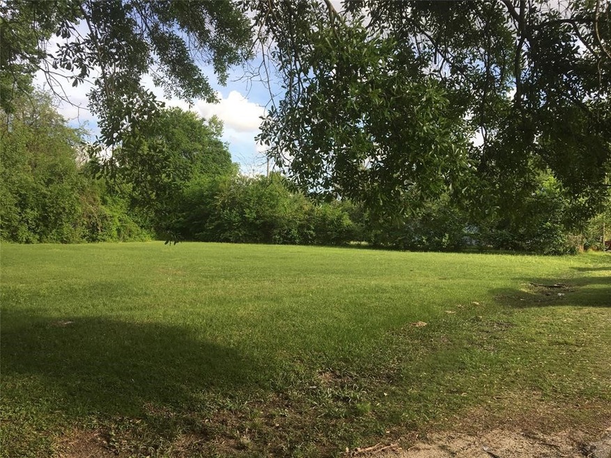 7824,7818 Hanfro Ln, Houston, TX 77088 - photo 1