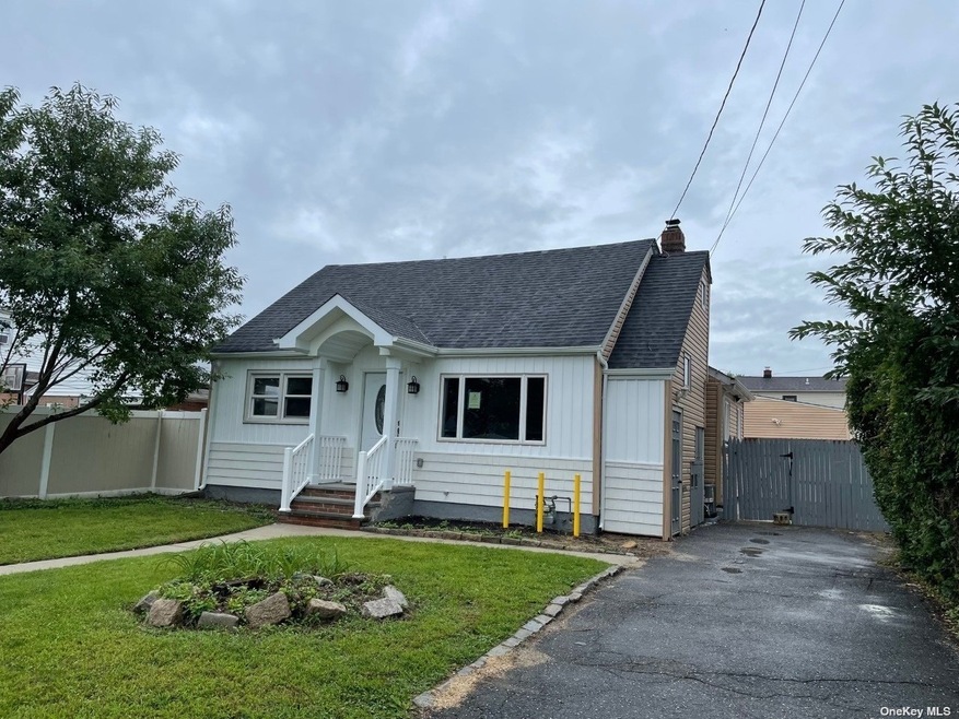 80 Ferndale Ct, Copiague, NY 11726 - photo 1