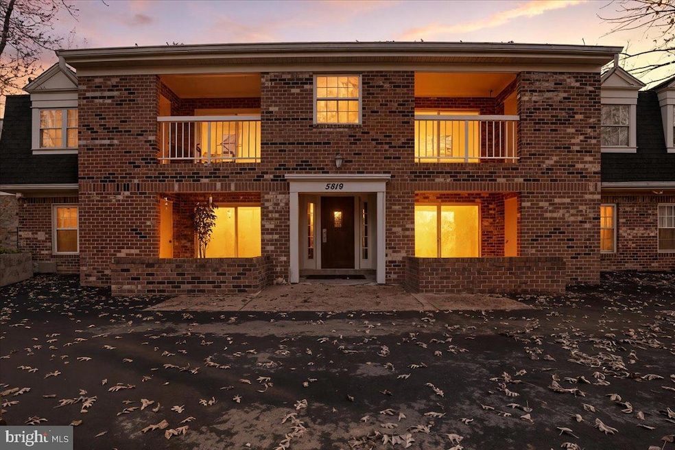 5819 Cove Landing Rd unit 303, Burke, VA 22015 - photo 1