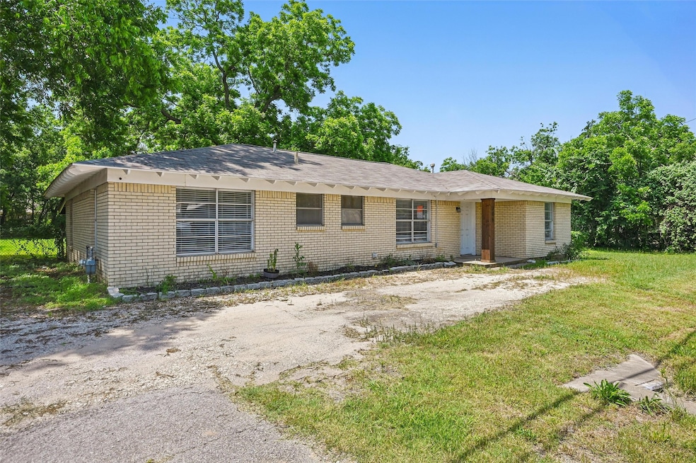 205 W 14th St, Joshua, TX 76058 - photo 1