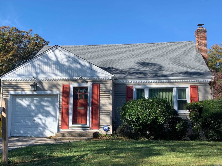 594 Euclid Ave, West Hempstead, NY 11552 - photo 1