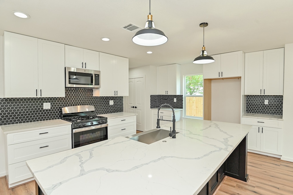 3450 Noah St, Houston, TX 77021 - photo 1