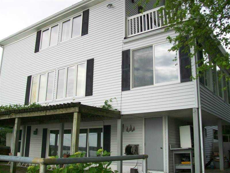 326 Riverside Dr, Tiverton, RI 02878 - photo 1