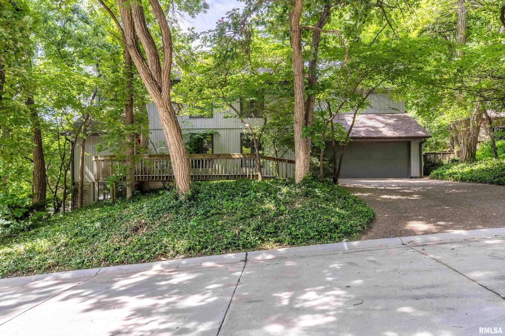 1005 Canterbury Ct, Davenport, IA 52806 - photo 1