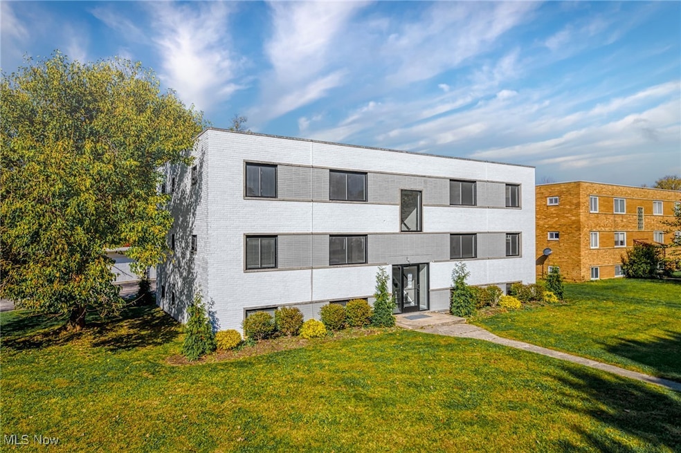 21044 Southbend Cir unit 4, Rocky River, OH 44116 - photo 1