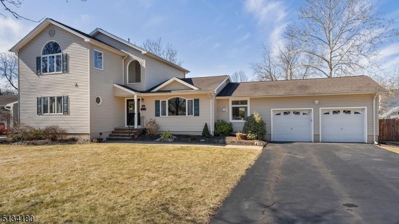 196 Briarheath Ln, Clark, NJ 07066 - photo 1