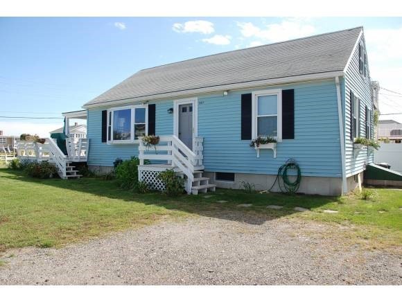 547 Hudson St, Seabrook, NH 03874 - photo 1